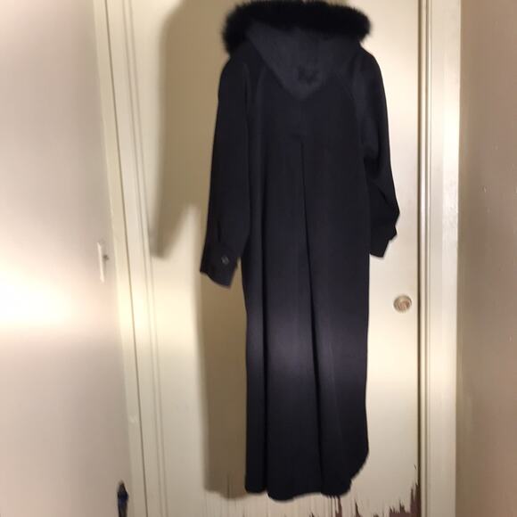 Vintage Glam Andrea Wool Maxi Coat with Fox Fur Collar. 12 - Picture 7 of 15